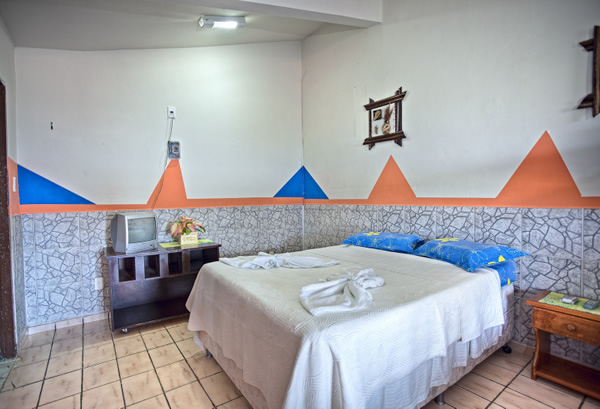 Pousada Paraiso Del Dourado Suite Máster Vista al Mar : ATE 4 PESSOAS
Ar cond Split,Frigobar,Ducha Quente,Box Cristal,Ducha Higienica,Varanda,Tv a Cabo, Internet wireless,Com café da manha.
- Pousada Paraiso Del Dourado