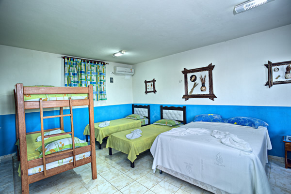 Pousada Paraiso Del Dourado Suite Máster Vista al Mar : ATE 6 PESSOAS
Ar cond Split,Frigobar,Ducha Quente,Box Cristal,Ducha Higienica,Varanda,Tv a Cabo, Internet wireless,Com café da manha.
- Pousada Paraiso Del Dourado