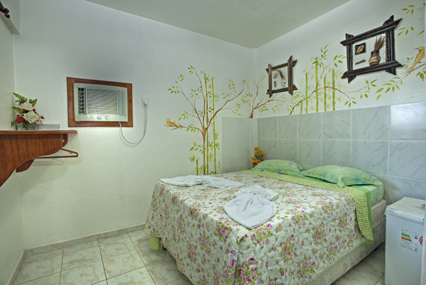 Pousada Paraiso Del Dourado Suite Standard : CASAL
Ar Cond,Frigobar,Ducha Quente,Box Cristal,Ducha Higienica,Tv a Cabo, Internet wireless,Não varanda, Não vista ao mar.
- Pousada Paraiso Del Dourado