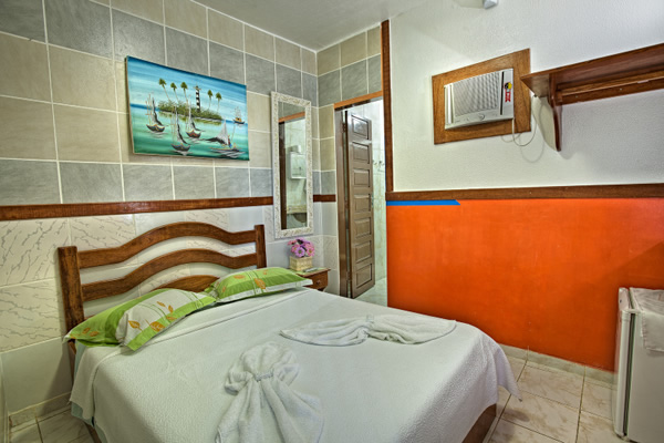 Pousada Paraiso Del Dourado Suite Standard : CASAL
Ar Cond,Frigobar,Ducha Quente,Box Cristal,Ducha Higienica,Tv a Cabo, Internet wireless,Não varanda, Não vista ao mar.
- Pousada Paraiso Del Dourado