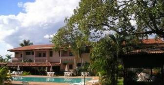 Piscina e bloco Luxo. :: Pousada Canoeiros - São Miguel do Araguaia GO Piscina e bloco Luxo. :: Pousada Canoeiros - São Miguel do Araguaia GO