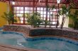  piscina, no fundo porta de correr que leva ao Deck