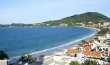 Vista praia de bombinhas há 80 metros da pousada :: Pousada Villa Garoupeta - Bombinhas SC Vista praia de bombinhas há 80 metros da pousada :: Pousada Villa Garoupeta - Bombinhas SC