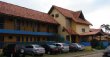 Fachada e estacionamento do hotel pousada em Peruibe