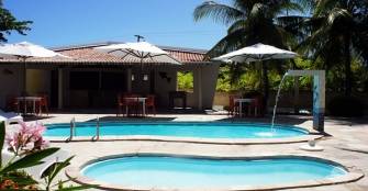 Piscina e Salão de Jogos :: Bangalôs do Pontal - Foto 1 Piscina e Salão de Jogos :: Bangalôs do Pontal - Foto 1
