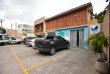 Fachada e estacionamento da Pousada Praia de Pajuçara, em Maceió. :: Pousada Praia de Pajuçara - Foto 4 Fachada e estacionamento da Pousada Praia de Pajuçara, em Maceió. :: Pousada Praia de Pajuçara - Foto 4