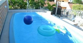 Piscina no pavimento superior. :: Pousada Terra Garrida - Foto 1 Piscina no pavimento superior. :: Pousada Terra Garrida - Foto 1