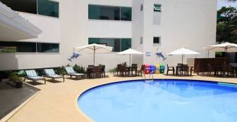 Área da piscina :: Farol de Itapuã Praia Hotel - Foto 1 Área da piscina :: Farol de Itapuã Praia Hotel - Foto 1