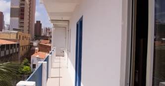 Fachada dos apartamentos do terceiro piso, uma área bastante ventilada, é um dos anexos mais novos da pousada, acesso por escadas. :: Pousada Atlântico Centro - Foto 1 Fachada dos apartamentos do terceiro piso, uma área bastante ventilada, é um dos anexos mais novos da pousada, acesso por escadas. :: Pousada Atlântico Centro - Foto 1