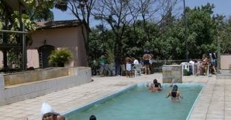 área das piscinas :: Pousada Recanto dos Girassois - Foto 1 área das piscinas :: Pousada Recanto dos Girassois - Foto 1