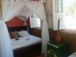 Apta adaptado para 3 pessoas, posuui 1 cama de casal e 1 cama de solteiro, com decoração de cama indiana véu branco, com 3 janelas bastante arejado. :: Pousada Praia dos Milagres - Foto 14 Apta adaptado para 3 pessoas, posuui 1 cama de casal e 1 cama de solteiro, com decoração de cama indiana véu branco, com 3 janelas bastante arejado. :: Pousada Praia dos Milagres - Foto 14