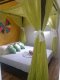 Apta para casal ou individual, com decoração de cama indiana . :: Pousada Praia dos Milagres - Foto 10 Apta para casal ou individual, com decoração de cama indiana . :: Pousada Praia dos Milagres - Foto 10