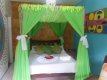 Apta adaptado para 5 pessoa, possui 1 cama de casal e 3 camas de solteiro, bastante espaçoso, delicada decoração de cama indiana com véu verde. :: Pousada Praia dos Milagres - Foto 2 Apta adaptado para 5 pessoa, possui 1 cama de casal e 3 camas de solteiro, bastante espaçoso, delicada decoração de cama indiana com véu verde. :: Pousada Praia dos Milagres - Foto 2