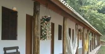 Linha de 12 apartamentos novos, padronizados, com banheiro privativo, televisão, ventilador de teto, :: Pousada Araucaria - Foto 1 Linha de 12 apartamentos novos, padronizados, com banheiro privativo, televisão, ventilador de teto, :: Pousada Araucaria - Foto 1