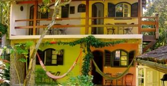 As suites para casal 'jasmine' e 'Orquidea' sao no andar superior. A suite para casal 'Begonia' e a suite dupla/twin 'Bougainvillea' sao em frente de nosso jardim. :: Pousada Aratinga Inn - Foto 2 As suites para casal 'jasmine' e 'Orquidea' sao no andar superior. A suite para casal 'Begonia' e a suite dupla/twin 'Bougainvillea' sao em frente de nosso jardim. :: Pousada Aratinga Inn - Foto 2