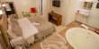 O quarto Master é propício para uma ocasião a dois. Nele o casal pode aproveitar um momento especial em um ambiente luxuoso, com decoração moderna e de alto padrão. :: Hotel Terras da Finlândia - Foto 19 O quarto Master é propício para uma ocasião a dois. Nele o casal pode aproveitar um momento especial em um ambiente luxuoso, com decoração moderna e de alto padrão. :: Hotel Terras da Finlândia - Foto 19