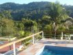 Piscina com acesso à área de jogos com pequena quadra de basquete, mini golfe, campo de bocha e quadra de vôlei de areia com arquibancada :: Pousada La Dolce Vita Paraty - Foto 12 Piscina com acesso à área de jogos com pequena quadra de basquete, mini golfe, campo de bocha e quadra de vôlei de areia com arquibancada :: Pousada La Dolce Vita Paraty - Foto 12