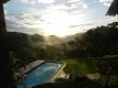 Varanda da Suíte Superior Quádrupla, com vista panorâmica da piscina, da cidade, da Baía de Paraty e da Serra da Bocaina :: Pousada La Dolce Vita Paraty - Foto 5 Varanda da Suíte Superior Quádrupla, com vista panorâmica da piscina, da cidade, da Baía de Paraty e da Serra da Bocaina :: Pousada La Dolce Vita Paraty - Foto 5