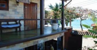 Pousada em Paraty - Chill Inn Hostel. Albergue e Bar de Praia com Vista para o Mar :: Chill Inn Hostel e Pousada - Foto 1 Pousada em Paraty - Chill Inn Hostel. Albergue e Bar de Praia com Vista para o Mar :: Chill Inn Hostel e Pousada - Foto 1
