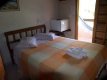 Vista interna da suíte de casal com cama de solteiro extra com varanda e rede. :: Pousada Cabeça do Índio - Foto 8 Vista interna da suíte de casal com cama de solteiro extra com varanda e rede. :: Pousada Cabeça do Índio - Foto 8
