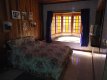 Vista da cama king e hidromassagem do chale master - TV (canais locais & sky), DVD, frigobar, interfone, wi-fi no Hotel Bougainville - Penedo / RJ :: Hotel Pousada Bougainville - Foto 12 Vista da cama king e hidromassagem do chale master - TV (canais locais & sky), DVD, frigobar, interfone, wi-fi no Hotel Bougainville - Penedo / RJ :: Hotel Pousada Bougainville - Foto 12