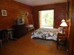 Quarto do chale standard - Apartamento com TV (canais aberto e sky), ar condicionado, frigobar, interfone no Hotel Bougainville - Penedo / RJ :: Hotel Pousada Bougainville - Foto 13 Quarto do chale standard - Apartamento com TV (canais aberto e sky), ar condicionado, frigobar, interfone no Hotel Bougainville - Penedo / RJ :: Hotel Pousada Bougainville - Foto 13