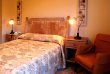 Espaçosa área com confortável cama de casal, poltronas, banheiro exclusivo e varanda privativa para :: Pousada Arcadia - Foto 6 Espaçosa área com confortável cama de casal, poltronas, banheiro exclusivo e varanda privativa para :: Pousada Arcadia - Foto 6