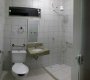 Banheiro na suíte para hóspedes com mobilidade reduzida :: Pousada Casagrande Roma - Foto 6 Banheiro na suíte para hóspedes com mobilidade reduzida :: Pousada Casagrande Roma - Foto 6