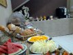 Café da manhã, com grande variedade de frutas frescas, pães, salgados, frios, geléias, iogurte, bebidas geladas e quentes. Máquina de café expresso. :: Presto Hotel - Foto 2 Café da manhã, com grande variedade de frutas frescas, pães, salgados, frios, geléias, iogurte, bebidas geladas e quentes. Máquina de café expresso. :: Presto Hotel - Foto 2