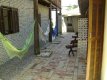 Mostra a área dos Flats Golfinho para duas ou tres pessoas com suas comodidades externas como bancos e redes :: Pousada Vento & Cia - Foto 5 Mostra a área dos Flats Golfinho para duas ou tres pessoas com suas comodidades externas como bancos e redes :: Pousada Vento & Cia - Foto 5