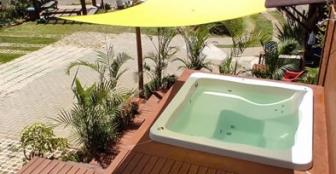 A nossa HidroSpa jardim, é uma cortesia da pousada e funciona com horário pré agendado, com aquecimento e privacidade. Desfrute desse momento. :: Pousada Swell Bangalôs - Foto 1 A nossa HidroSpa jardim, é uma cortesia da pousada e funciona com horário pré agendado, com aquecimento e privacidade. Desfrute desse momento. :: Pousada Swell Bangalôs - Foto 1
