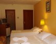 Quarto de frente, com uma cama de casal e uma de solteiro - sempre tipo Box :: Pousada Bizkaia - Foto 7 Quarto de frente, com uma cama de casal e uma de solteiro - sempre tipo Box :: Pousada Bizkaia - Foto 7