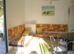 Sala com dois sofás/camas, ventilador de teto, terraço. :: Residencial Canoa Quebrada - Foto 9 Sala com dois sofás/camas, ventilador de teto, terraço. :: Residencial Canoa Quebrada - Foto 9