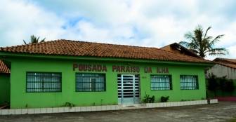 Frente da Pousada com o estacionamento :: Pousada Paraíso da Ilha - Foto 1 Frente da Pousada com o estacionamento :: Pousada Paraíso da Ilha - Foto 1
