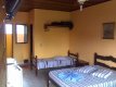 Quarto da pousada nele temos cama de casal e solteiro, ventilador de teto, TV á cabo, frigobar. :: Pousada Bella Costa - Foto 6 Quarto da pousada nele temos cama de casal e solteiro, ventilador de teto, TV á cabo, frigobar. :: Pousada Bella Costa - Foto 6