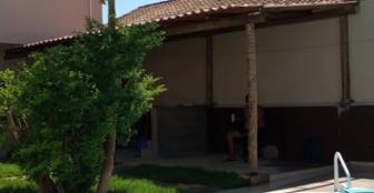 Piscina com cascata 
Espaço Gourmet com churrasqueira  :: Casabenova Peruíbe - Foto 3