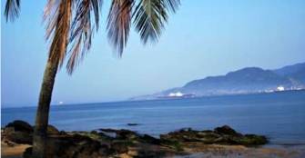 vista da praia do itaquanduba, que fica á 5 minutos caminhando da pousada. :: Pousada Chalé Suisso - Foto 1 vista da praia do itaquanduba, que fica á 5 minutos caminhando da pousada. :: Pousada Chalé Suisso - Foto 1