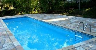 Piscina ao ar livre, não aquecida. Mesas cadeiras e espreguiçadeiras e toalha de piscina. :: Eco Pousada Joao Y Maria - Foto 1 Piscina ao ar livre, não aquecida. Mesas cadeiras e espreguiçadeiras e toalha de piscina. :: Eco Pousada Joao Y Maria - Foto 1