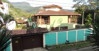 Local seguro, com estacionamento interno e portão automático. :: Swell Chalés Maresias - Foto 1 Local seguro, com estacionamento interno e portão automático. :: Swell Chalés Maresias - Foto 1