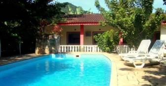 Deliciosa piscina com cachoeira :: Cascalho Pousada - Foto 1 Deliciosa piscina com cachoeira :: Cascalho Pousada - Foto 1