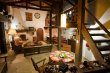 Sala de estar, (possui TV com canais Sky e DVD, lareira, mesa de carteado, jogos e brinquedos para as crianças, wi-fi e computador para acesso a intenet :: Pousada Encanto das Pedras - Foto 3 Sala de estar, (possui TV com canais Sky e DVD, lareira, mesa de carteado, jogos e brinquedos para as crianças, wi-fi e computador para acesso a intenet :: Pousada Encanto das Pedras - Foto 3