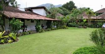 Jardim de Frente, rodeado de flores e arvores frútiferas :: Pousada Encanto das Pedras - Foto 1 Jardim de Frente, rodeado de flores e arvores frútiferas :: Pousada Encanto das Pedras - Foto 1