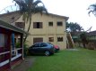 Fachada frontal, casa para para hospedagem, estacionamento fechado e chalés tipo apartamento ao fund :: Chalés Mar Virado - Foto 3 Fachada frontal, casa para para hospedagem, estacionamento fechado e chalés tipo apartamento ao fund :: Chalés Mar Virado - Foto 3